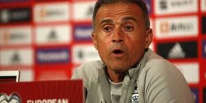 لويس إنريكي يفتح النار على الصحفيين ويوبخهم بسبب سؤاله عن "إشارته الخارجة"