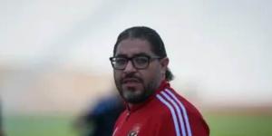 مدير الكرة بالأهلي يقرر عودة أحمد أبو الوفا الطبيب النفسي للعمل مع الفريق