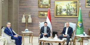 وزير الشباب والرياضة ومحافظ الإسماعيلية يلتقيان اللجنة المؤقتة لإدارة النادي الإسماعيلي