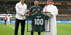 تكريم الأسطورة سالم الدوسري بعد وصوله إلى 100 مباراة دولية مع الأخضر