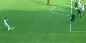 مجموعة الأهلي .. تقرير مغربي: فضيحة تحكيمية في مباراة الجيش ويانج أفريكانز