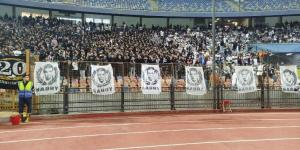 تحية وتقدير.. لاعبو الزمالك يتجهون للجماهير لتكريم الراحل محمد صبري