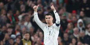 رونالدو يهنئ لاعبي منتخب البرتغال بعد التتويج بكأس العالم تحت 17 سنة (صورة)