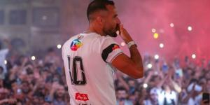 هشام بكار يشيد بعلي معلول: "أسطورة الأهلي ونتعلم منه الكثير"