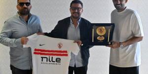 الزمالك يُكرم القنصل المصري في جنوب إفريقيا لجهوده مع البعثة