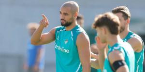 أمرابط يعود إلى تداريب ريال بيتيس قبل مواجهة برشلونة