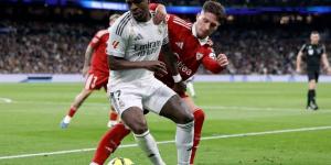 ريال مدريد يتجاوز إشبيلية ويواصل الضغط على برشلونة في صراع صدارة الليجا