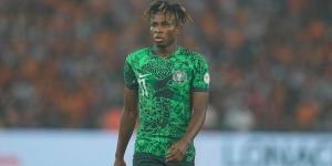 نجم نيجيريا يهاجم كاراجر دفاعا عن محمد صلاح: عليك احترامه