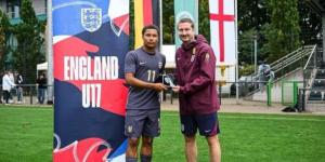 برشلونة يراقب موهبة نورويتش الشابة أجاي تافاريس