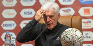 بروس مدرب جنوب أفريقيا ينتقد لاعبيه: "نسجل ثم ننام!"