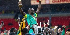 صامويل إيتو: ماني أحد أعظم أبطال أفريقيا ويستحق الكرة الذهبية