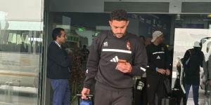 بعثة الأهلي تتوافد على مطار القاهرة استعدادًا للسفر للجزائر