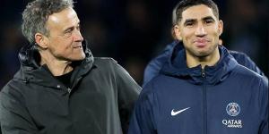 إنريكي متحدثا عن حكيمي: "اللعب بألم بعد العودة من إصابة خطيرة أمر طبيعي والتعافي يجب أن يكون سريعا"