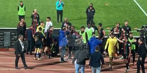 الأهلي يرد على شكاية الجيش إلى الكاف ويؤكد رفضه سلوك بعض جماهيره ووضعه ملفا كاملا أمام لجنة الانضباط