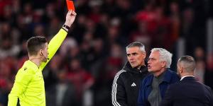 مورينيو: "الحكم كان يعلم أن تشواميني وهويسين وكاريراس لا يجب أن يحصلوا على البطاقة الصفراء وعندما قلت ذلك طردني!"