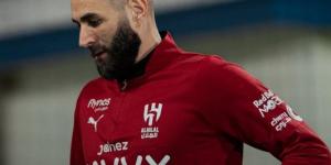 الهلال يعلن إصابة بنزيما وغيابه عن مباراة التعاون