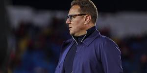 بنهاشم: "أنا حاليا مدرب الوداد والدليل هو تواجدي اليوم في الندوة الصحفية"