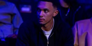 أربيلوا يستبعد أرنولد من تشكيل "الديربي" بقرار انضباطي بسبب التأخر عن التدريبات