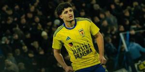 المغربي إسماعيل باعوف يحقق الصعود رفقة فريقه كامبور إلى دوري الدرجة الأولى الهولندي