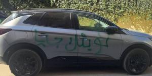 مرفوقة بعبارة "نوبتك جايا".. أعمال تخريبية تطال سيارة رئيس الكاك حكيم دومو