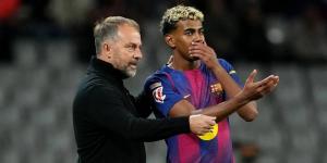 فليك: "يامال لاعب عاطفي وهذا أمر جيد.. سأدعمه دائمًا"