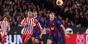 برشلونة يخوض الشوط الثاني بعشرة لاعبين بعد طرد كوبارسي وأتلتيكو مدريد يتقدم 0-1