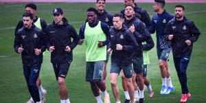 يقيم في السعيدية ويجري حصة مفتوحة مساء هذا الخميس.. تفاصيل استعدادات الجيش الملكي لمباراة الإياب أمام نهضة بركان