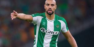بسبب تذبذب أدائه وراتبه المرتفع.. ريال بيتيس يعيد النظر في تفعيل بند شراء عقد أمرابط