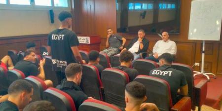 جلسة تحفيزية لمنتخب شباب اليد قبل المشاركة في كأس العرب بالكويت