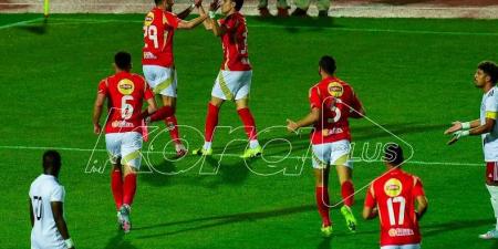 الأهلي يتقدم بهدفي طاهر وكوكا على حرس الحدود بعد نهاية الشوط الأول