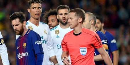 "هيرنانديز هيرنانديز" يقود مباراة برشلونة ضد ريال مدريد.. الحكم سبق وأن أدار "الكلاسيكو" 4 مرات