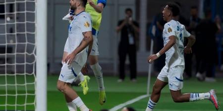 الهلال يحقق انتصارًا مثيرًا على الفتح في الدوري السعودي
