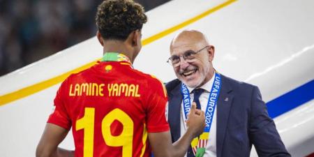 دي لا فوينتي: "يامال هو أفضل لاعب في العالم ويستحق الفوز بالكرة الذهبية"