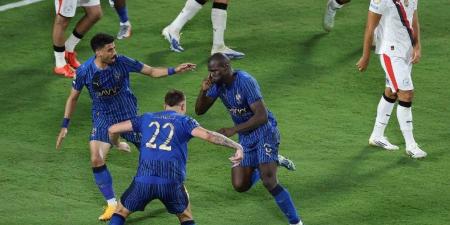 بطريقة رائعة.. كوليبالي يضيف الهدف الثالث للهلال في مرمى مانشستر سيتي