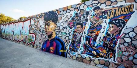 برشلونة يمنح يامال القميص رقم 10