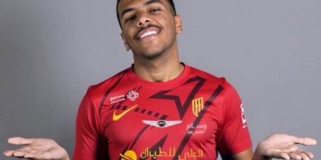 الصفقة تمت.. تفاصيل انضمام مصعب الجوير لاعب الهلال للقادسية