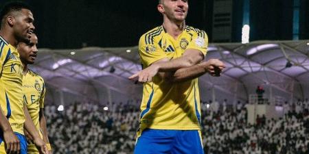 النصر يعطي الضوء الأخضر لرحيل لابورت وعملاق إسبانيا يترقب