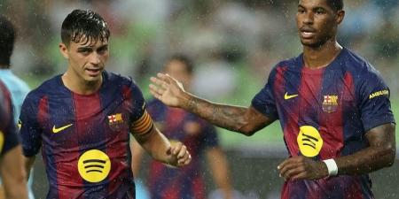 ميركاتو برشلونة.. صفقتان من اختيار هانز فليك
