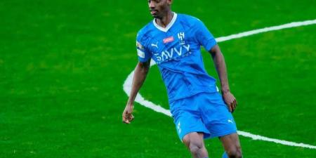 مهاجم الهلال يقترب من مزاملة سعود عبد الحميد في الدوري الفرنسي