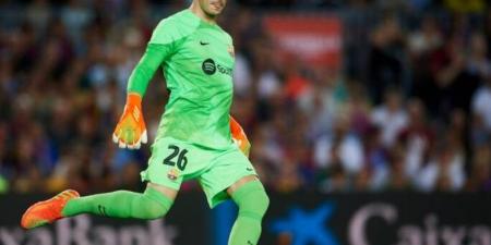 برشلونة يقترب من بيع إيناكي بينيا إلى كومو الإيطالي