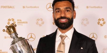 "رقم تاريخي للمرة الثالثة".. محمد صلاح يفوز بجائزة أفضل لاعب من رابطة اللاعبين المحترفين (صورة)