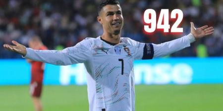 كريستيانو رونالدو يواصل مطاردة الهدف رقم 1000