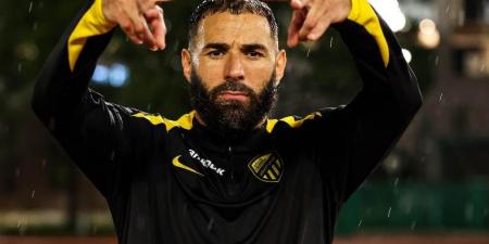 اتحاد جدة يعلن إصابة كريم بنزيما قبل موقعة الفتح