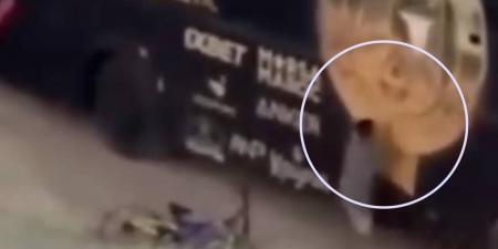 في مبادرة إنسانية.. الرجاء يستقبل الطفل "علاء" الذي قبّل شعار النادي على حافلة الفريق