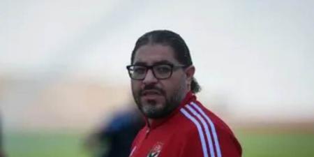 مدير الكرة بالأهلي يقرر عودة أحمد أبو الوفا الطبيب النفسي للعمل مع الفريق