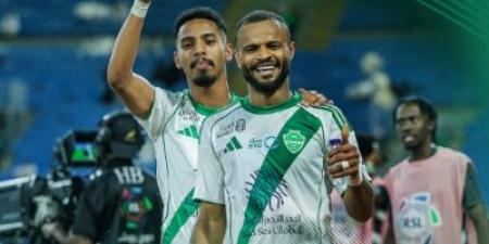 الأهلي يصالح جماهيره ويهزم الحزم بثنائية نظيفة
