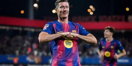 برشلونة يُفكّر في بديل شاب لتعويض ليفاندوفسكي