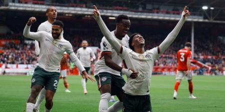 تشيلسي يفوز على نوتنجهام فورست بثلاثية في الدوري الإنجليزي