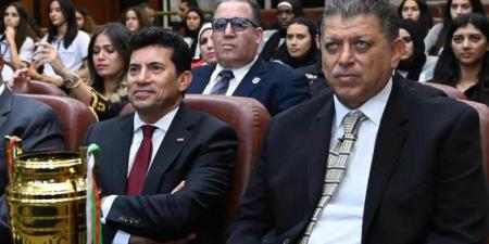وزير الرياضة يكرم بطلات أفريقيا لليد ويحفز منتخب 2008 قبل السفر للمونديال