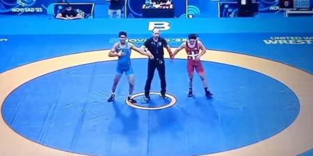 محمد حسن يحصد ذهبية بطولة العالم للمصارعة للشباب بصربيا